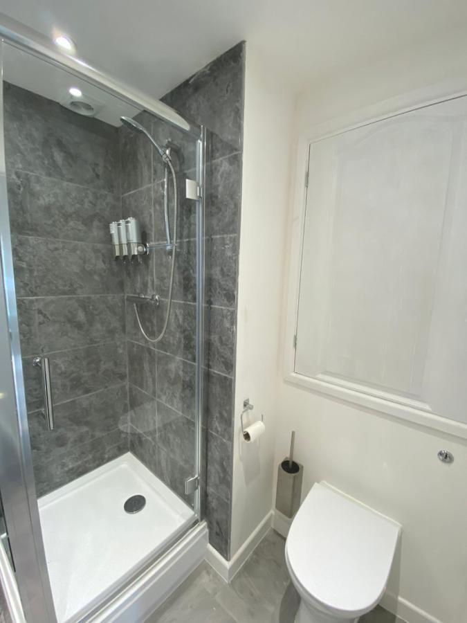 Modern 2 Bedroom Apartment, With Car Parking. Bitton Exterior photo