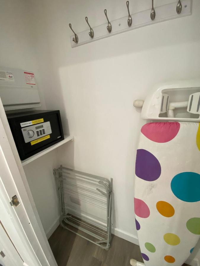 Modern 2 Bedroom Apartment, With Car Parking. Bitton Exterior photo