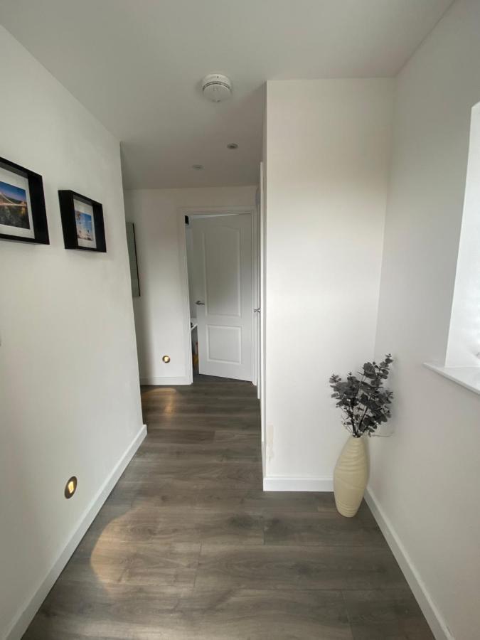 Modern 2 Bedroom Apartment, With Car Parking. Bitton Exterior photo